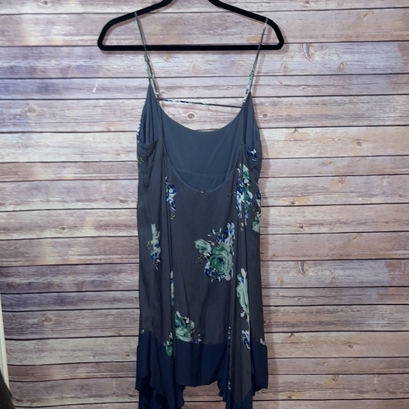 Free People Gray Floral Print Dress Handkerchief Hem Size Large B8 - Picture 5 of 8